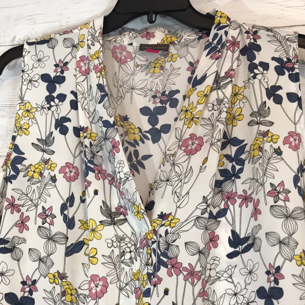 1 Left Vince Camuto Sleeveless Floral Blouse White - Picture 3 of 8